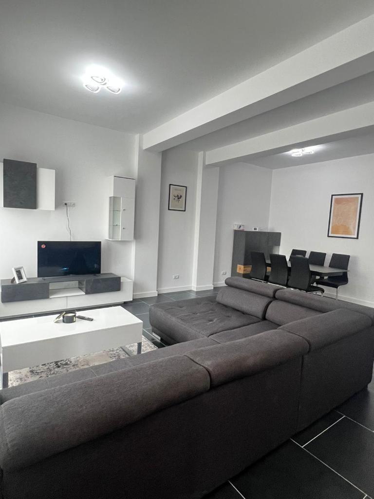 Luxury Cozy Apartments Suceava Ngoại thất bức ảnh