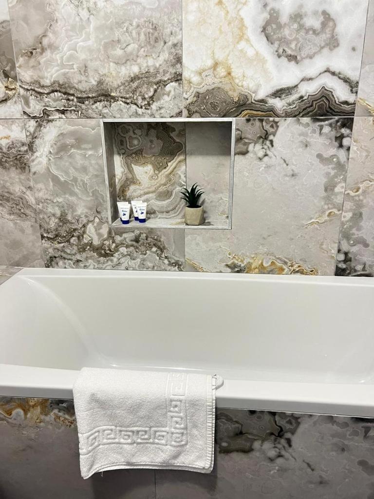 Luxury Cozy Apartments Suceava Ngoại thất bức ảnh